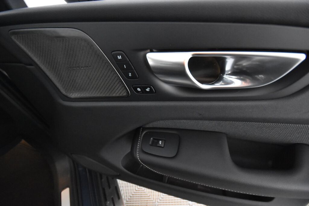 Volvo XC60 2023 T8 AWD Long Range High Performance Ultimate Dark aut / Harman kardon/ Kattoluukku/ Muistipenkit/ 360 Kamera