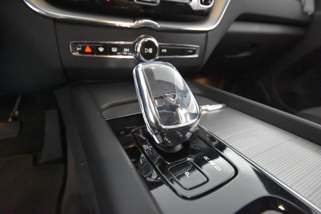 Volvo XC60 2023 T8 AWD Long Range High Performance Ultimate Dark aut / Harman kardon/ Kattoluukku/ Muistipenkit/ 360 Kamera