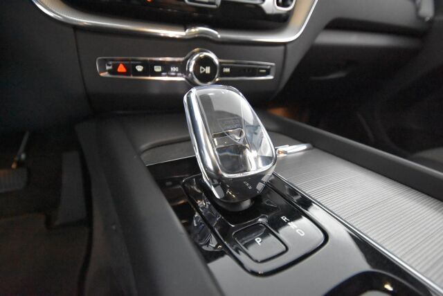 Volvo XC60 2023 T8 AWD Long Range High Performance Ultimate Dark aut / Harman kardon/ Kattoluukku/ Muistipenkit/ 360 Kamera