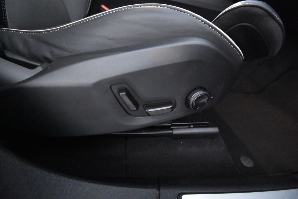 Volvo XC60 2023 T8 AWD Long Range High Performance Ultimate Dark aut / Harman kardon/ Kattoluukku/ Muistipenkit/ 360 Kamera