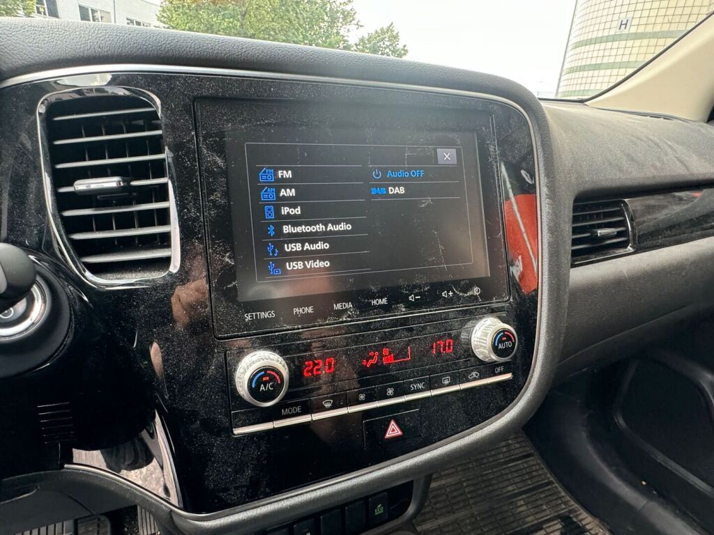 Mitsubishi Outlander PHEV 2021 Active 4WD 5P / Suomiauto / 1-omistaja / Merkkihuollettu / Vetokoukku / Adapt. cruise