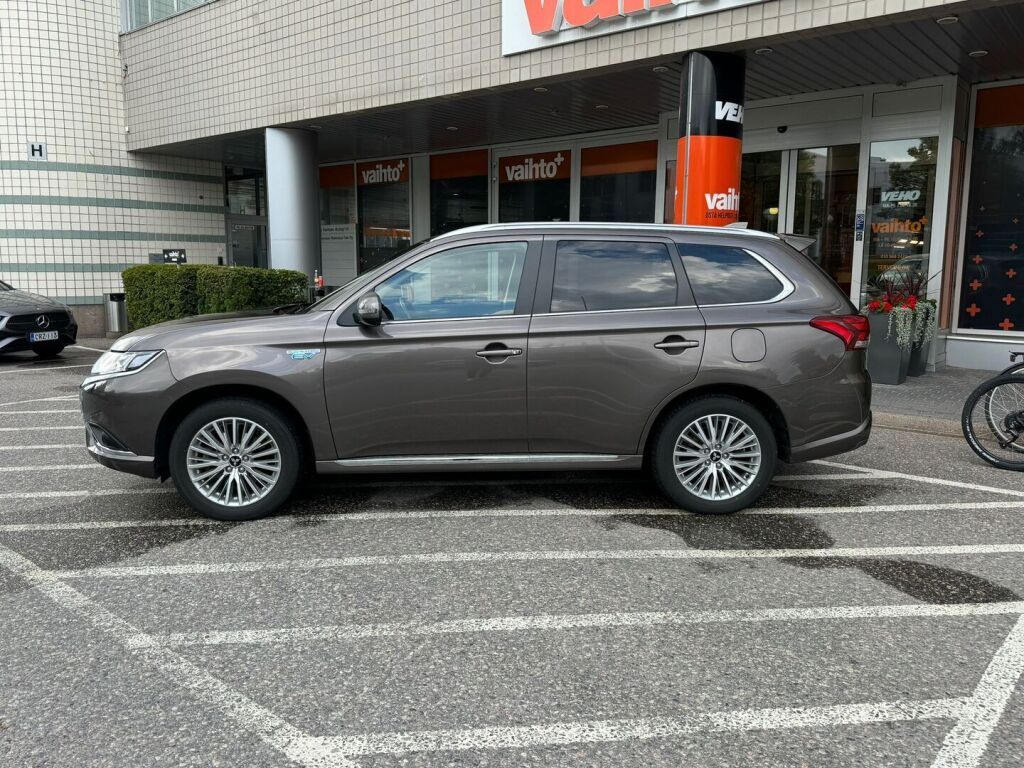 Mitsubishi Outlander PHEV 2021 Active 4WD 5P / Suomiauto / 1-omistaja / Merkkihuollettu / Vetokoukku / Adapt. cruise