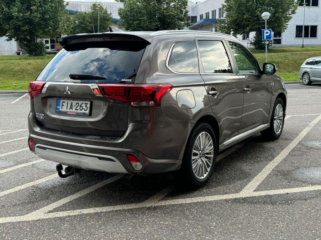 Mitsubishi Outlander PHEV 2021 Active 4WD 5P / Suomiauto / 1-omistaja / Merkkihuollettu / Vetokoukku / Adapt. cruise