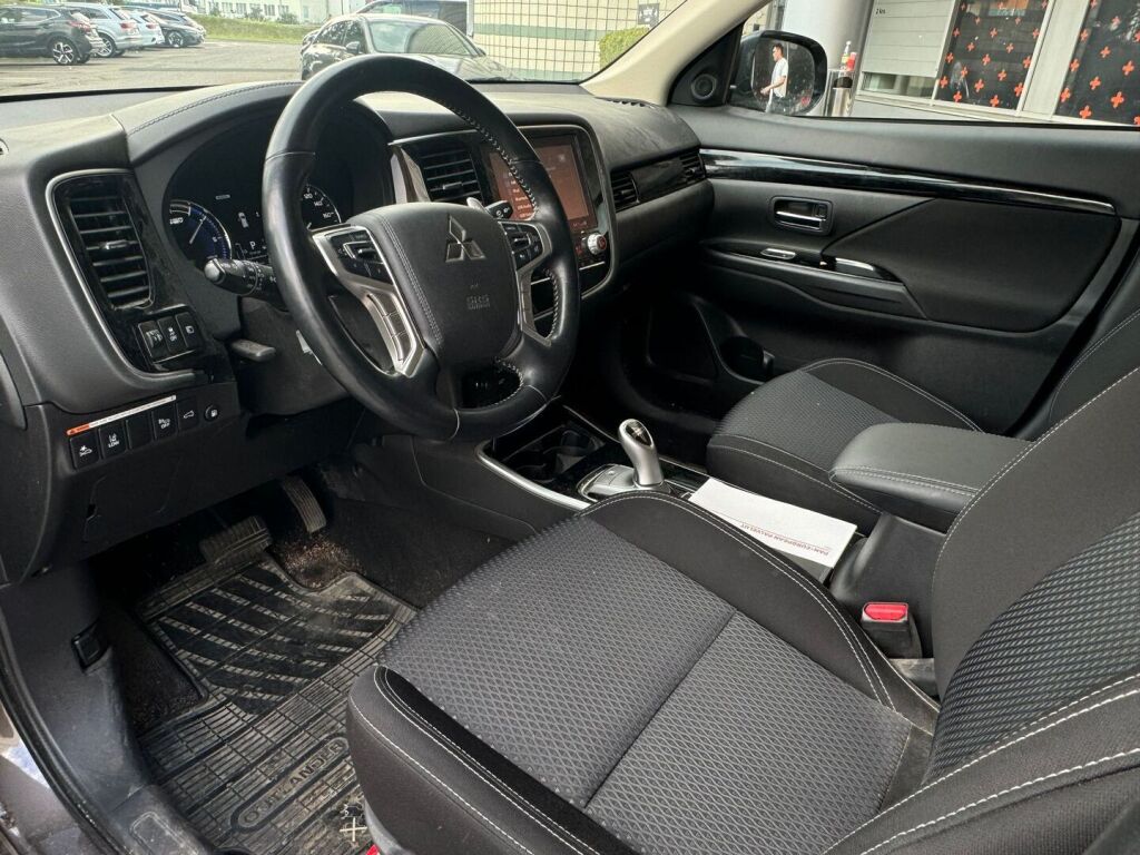 Mitsubishi Outlander PHEV 2021 Active 4WD 5P / Suomiauto / 1-omistaja / Merkkihuollettu / Vetokoukku / Adapt. cruise