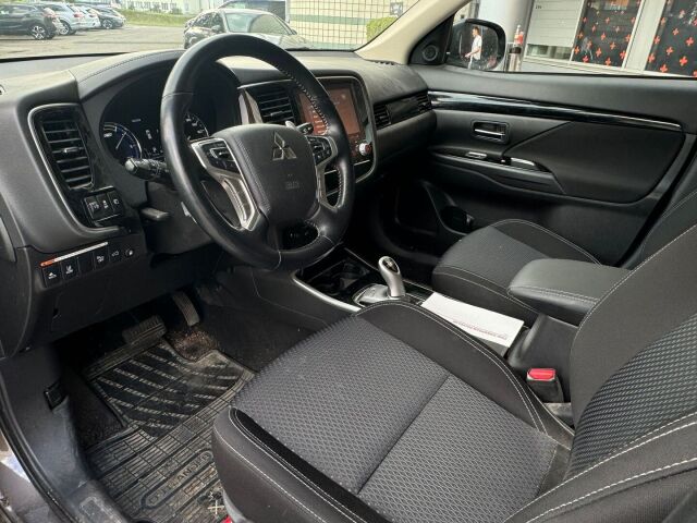 Mitsubishi Outlander PHEV 2021 Active 4WD 5P / Suomiauto / 1-omistaja / Merkkihuollettu / Vetokoukku / Adapt. cruise