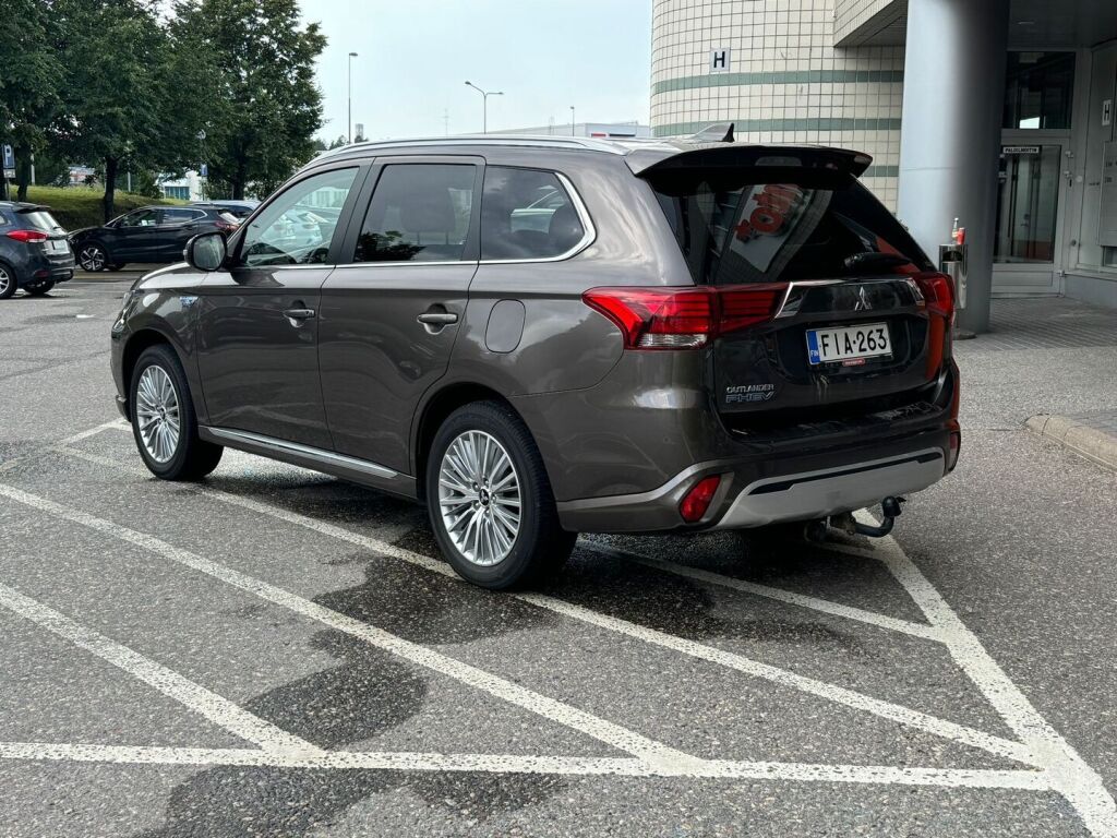 Mitsubishi Outlander PHEV 2021 Active 4WD 5P / Suomiauto / 1-omistaja / Merkkihuollettu / Vetokoukku / Adapt. cruise