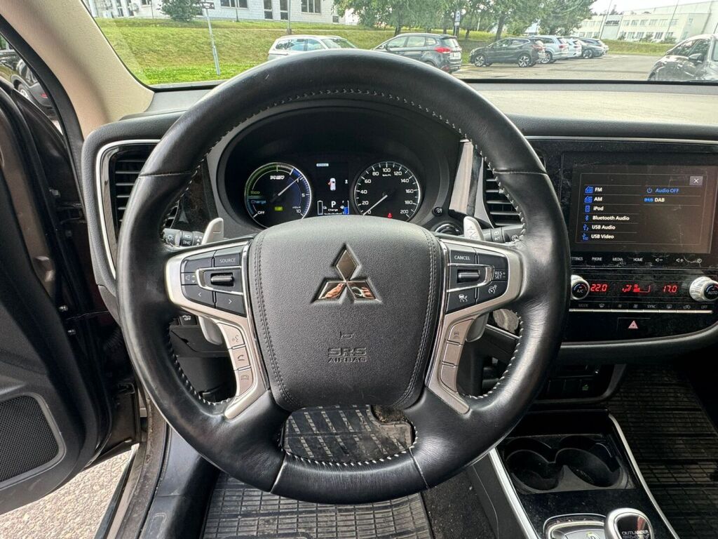 Mitsubishi Outlander PHEV 2021 Active 4WD 5P / Suomiauto / 1-omistaja / Merkkihuollettu / Vetokoukku / Adapt. cruise