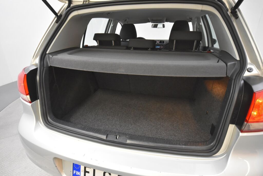 Volkswagen Golf 2012 Comfortline 1,2 TSI 77 kW (105 hv) BlueMotion Technology DSG-aut 4-ovinen/ Vasta huollettu/ Moottorinlämmitin