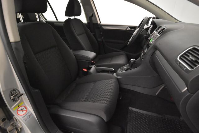 Volkswagen Golf 2012 Comfortline 1,2 TSI 77 kW (105 hv) BlueMotion Technology DSG-aut 4-ovinen/ Vasta huollettu/ Moottorinlämmitin