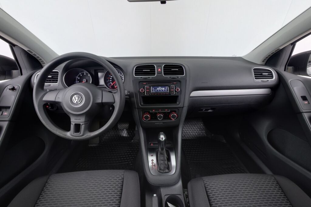 Volkswagen Golf 2012 Comfortline 1,2 TSI 77 kW (105 hv) BlueMotion Technology DSG-aut 4-ovinen/ Vasta huollettu/ Moottorinlämmitin