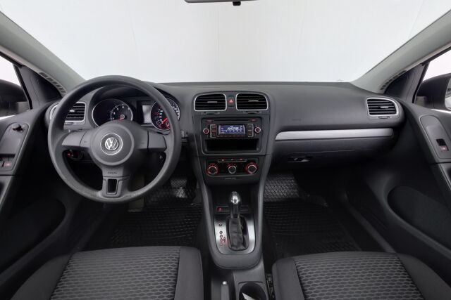 Volkswagen Golf 2012 Comfortline 1,2 TSI 77 kW (105 hv) BlueMotion Technology DSG-aut 4-ovinen/ Vasta huollettu/ Moottorinlämmitin