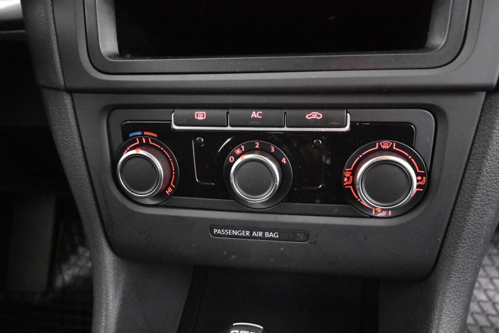 Volkswagen Golf 2012 Comfortline 1,2 TSI 77 kW (105 hv) BlueMotion Technology DSG-aut 4-ovinen/ Vasta huollettu/ Moottorinlämmitin