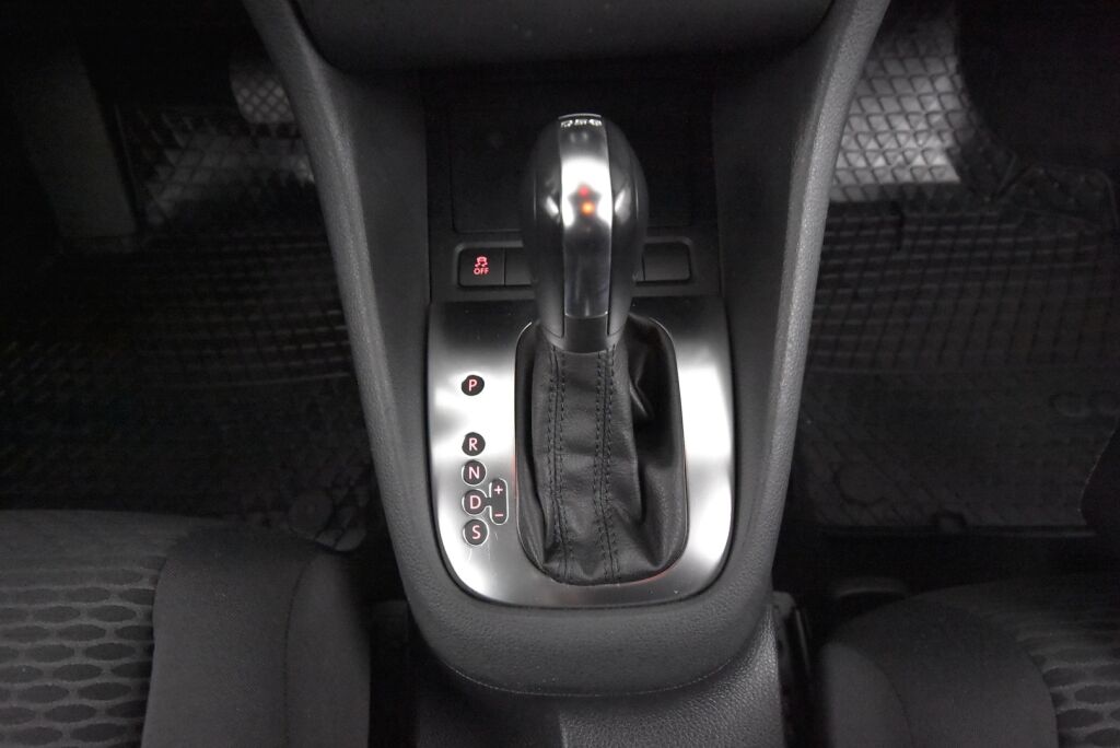 Volkswagen Golf 2012 Comfortline 1,2 TSI 77 kW (105 hv) BlueMotion Technology DSG-aut 4-ovinen/ Vasta huollettu/ Moottorinlämmitin