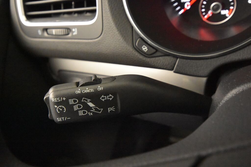 Volkswagen Golf 2012 Comfortline 1,2 TSI 77 kW (105 hv) BlueMotion Technology DSG-aut 4-ovinen/ Vasta huollettu/ Moottorinlämmitin