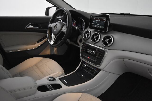 Mercedes-Benz GLA 2014 200 A Premium Business / Suomiauto / P. kamera / Vakionopeudensäädin