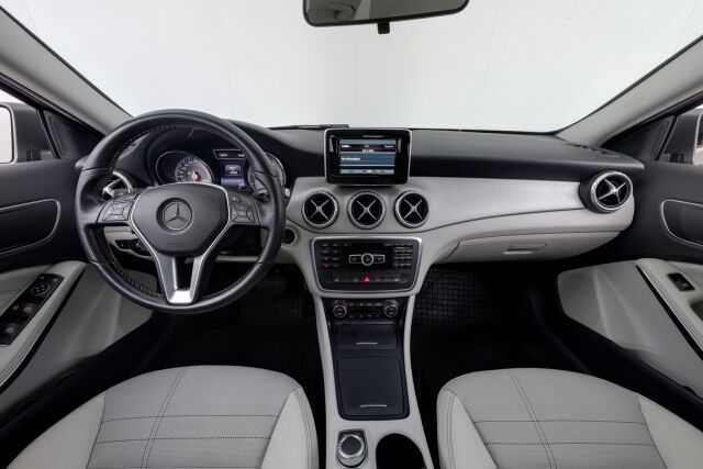 Mercedes-Benz GLA 2014 200 A Premium Business / Suomiauto / P. kamera / Vakionopeudensäädin