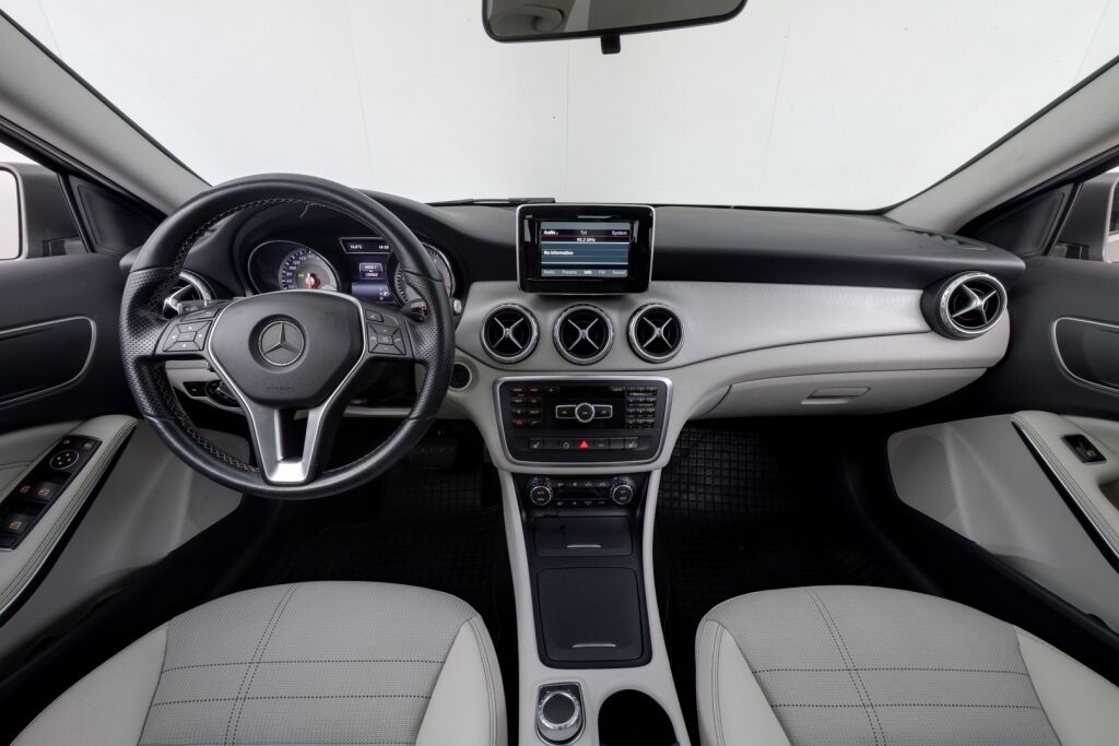 Mercedes-Benz GLA 2014 200 A Premium Business / Suomiauto / P. kamera / Vakionopeudensäädin