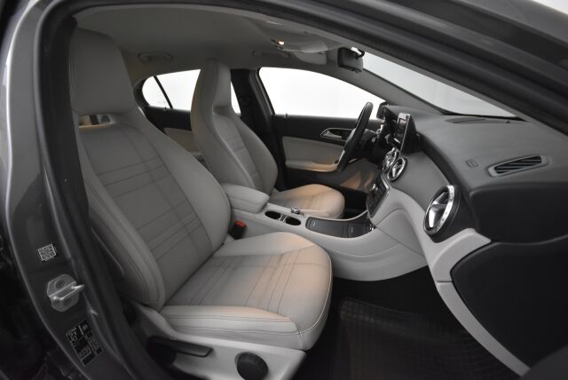 Mercedes-Benz GLA 2014 200 A Premium Business / Suomiauto / P. kamera / Vakionopeudensäädin
