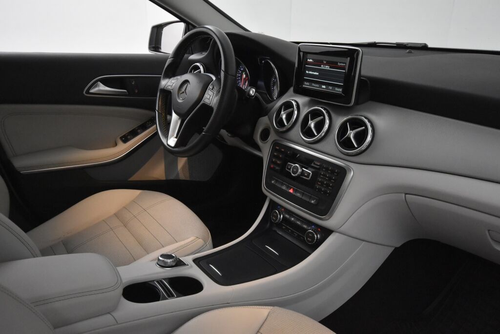Mercedes-Benz GLA 2014 200 A Premium Business / Suomiauto / P. kamera / Vakionopeudensäädin