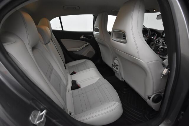 Mercedes-Benz GLA 2014 200 A Premium Business / Suomiauto / P. kamera / Vakionopeudensäädin