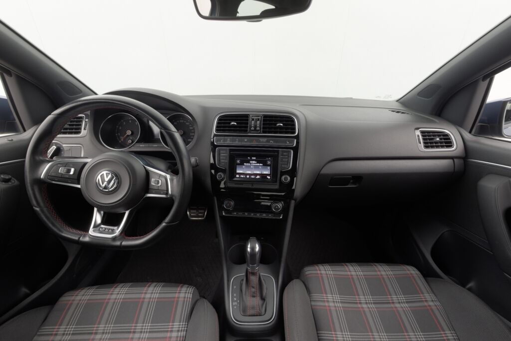 Volkswagen Polo 2015 GTI 1,8 TSI 141 kW (192 hv) BlueMotion DSG / LED ajovalot / Sportti penkit / Flat bottom ratti / Vakkari / Tutkat E+T /