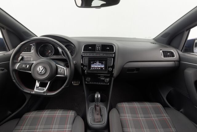 Volkswagen Polo 2015 GTI 1,8 TSI 141 kW (192 hv) BlueMotion DSG / LED ajovalot / Sportti penkit / Flat bottom ratti / Vakkari / Tutkat E+T /