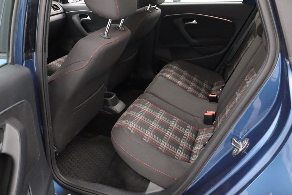 Volkswagen Polo 2015 GTI 1,8 TSI 141 kW (192 hv) BlueMotion DSG / LED ajovalot / Sportti penkit / Flat bottom ratti / Vakkari / Tutkat E+T /