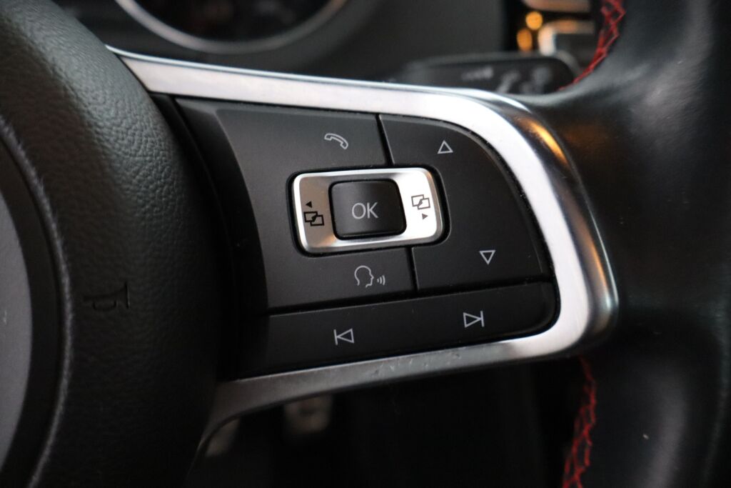 Volkswagen Polo 2015 GTI 1,8 TSI 141 kW (192 hv) BlueMotion DSG / LED ajovalot / Sportti penkit / Flat bottom ratti / Vakkari / Tutkat E+T /