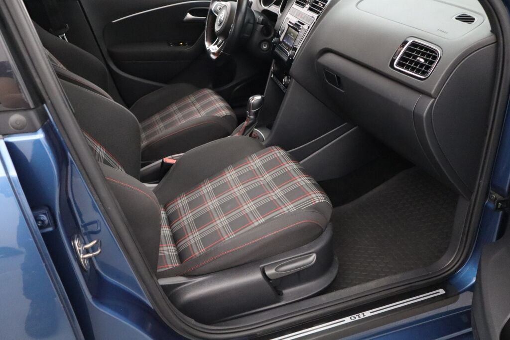 Volkswagen Polo 2015 GTI 1,8 TSI 141 kW (192 hv) BlueMotion DSG / LED ajovalot / Sportti penkit / Flat bottom ratti / Vakkari / Tutkat E+T /