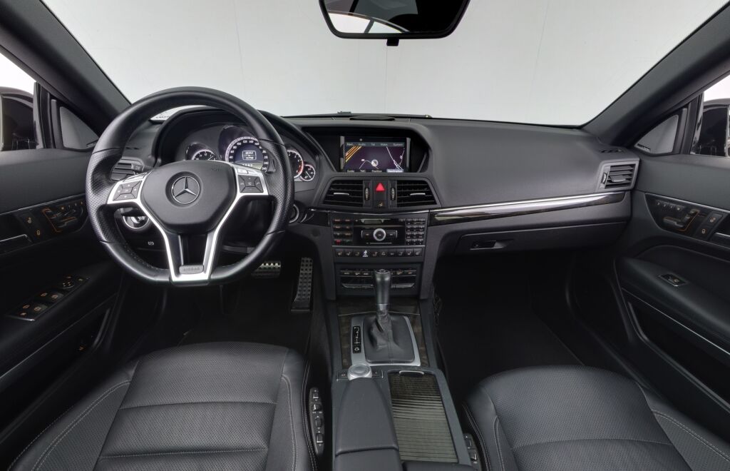 Mercedes-Benz E 2011 350 BE Cabriolet A AMG Styling / Airscarf / Ortopedi istuimet / Harman Kardon / Ilmastoidut etuistuimet
