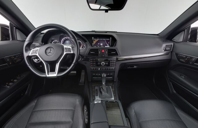 Mercedes-Benz E 2011 350 BE Cabriolet A AMG Styling / Airscarf / Ortopedi istuimet / Harman Kardon / Ilmastoidut etuistuimet
