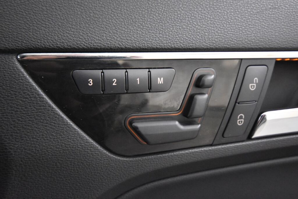 Mercedes-Benz E 2011 350 BE Cabriolet A AMG Styling / Airscarf / Ortopedi istuimet / Harman Kardon / Ilmastoidut etuistuimet