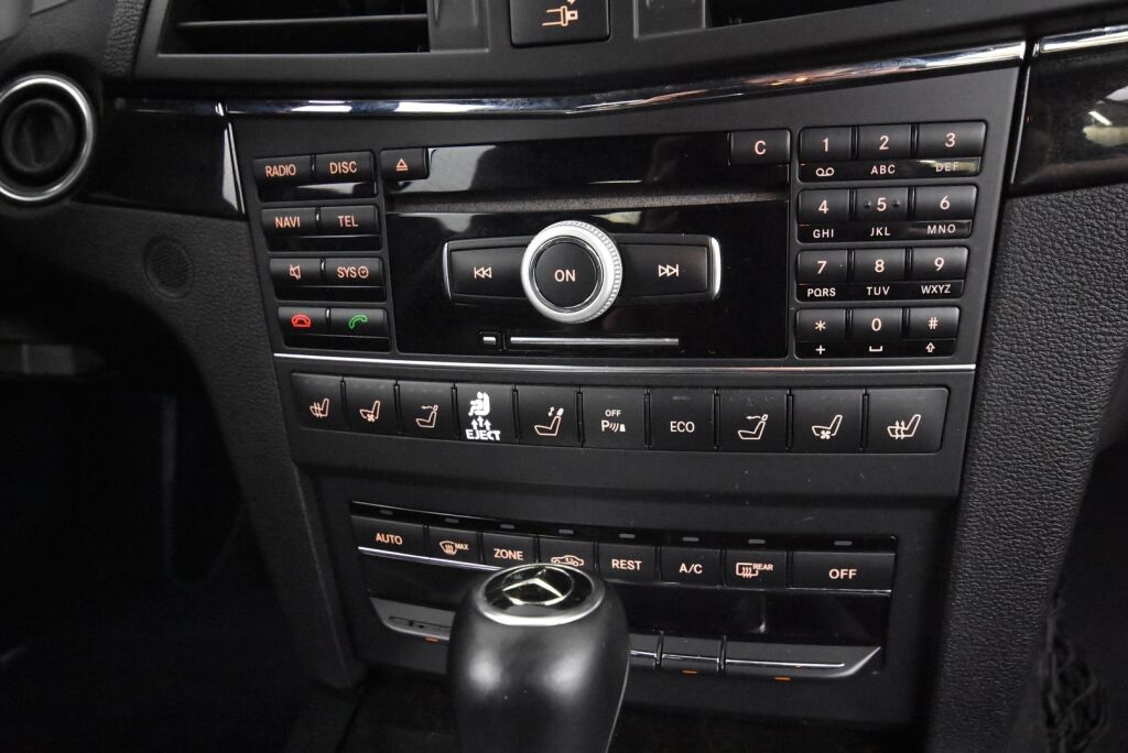 Mercedes-Benz E 2011 350 BE Cabriolet A AMG Styling / Airscarf / Ortopedi istuimet / Harman Kardon / Ilmastoidut etuistuimet