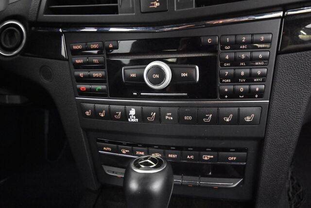 Mercedes-Benz E 2011 350 BE Cabriolet A AMG Styling / Airscarf / Ortopedi istuimet / Harman Kardon / Ilmastoidut etuistuimet