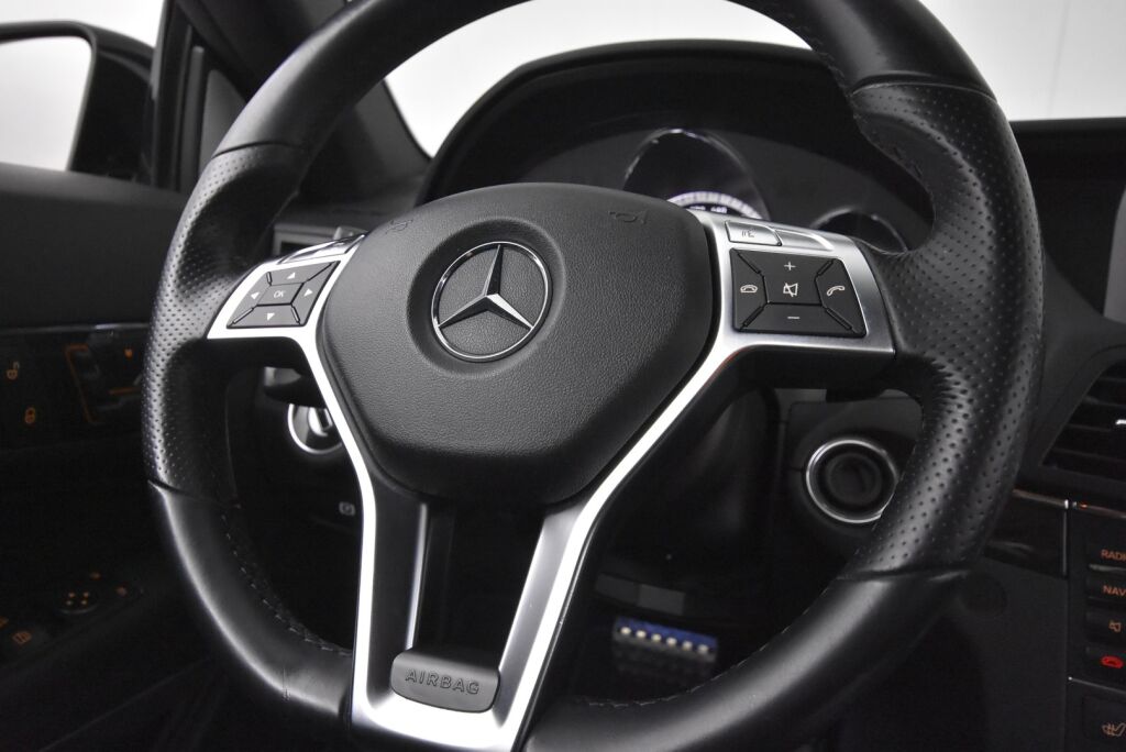 Mercedes-Benz E 2011 350 BE Cabriolet A AMG Styling / Airscarf / Ortopedi istuimet / Harman Kardon / Ilmastoidut etuistuimet