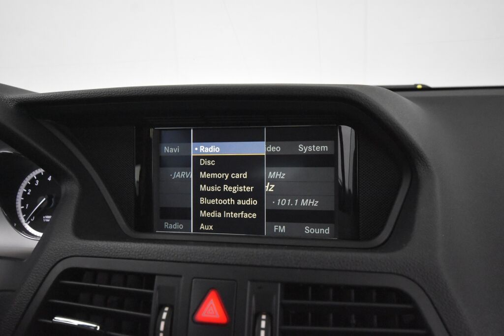 Mercedes-Benz E 2011 350 BE Cabriolet A AMG Styling / Airscarf / Ortopedi istuimet / Harman Kardon / Ilmastoidut etuistuimet
