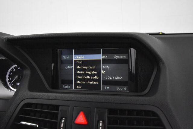 Mercedes-Benz E 2011 350 BE Cabriolet A AMG Styling / Airscarf / Ortopedi istuimet / Harman Kardon / Ilmastoidut etuistuimet