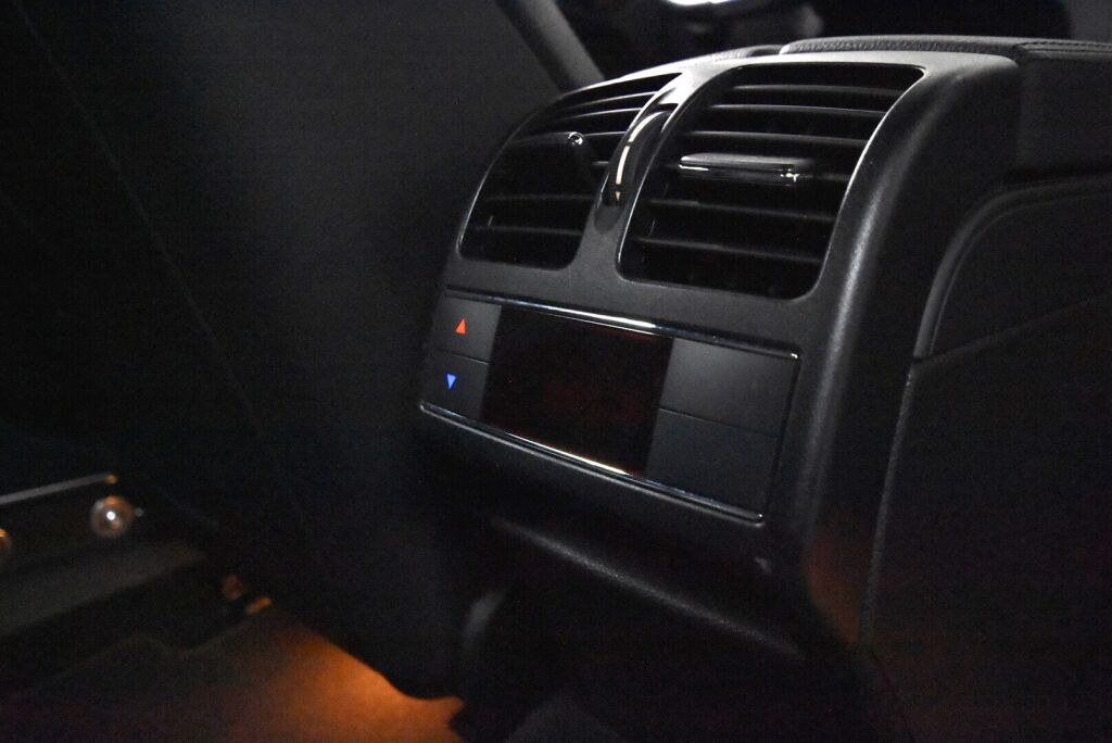Mercedes-Benz E 2011 350 BE Cabriolet A AMG Styling / Airscarf / Ortopedi istuimet / Harman Kardon / Ilmastoidut etuistuimet