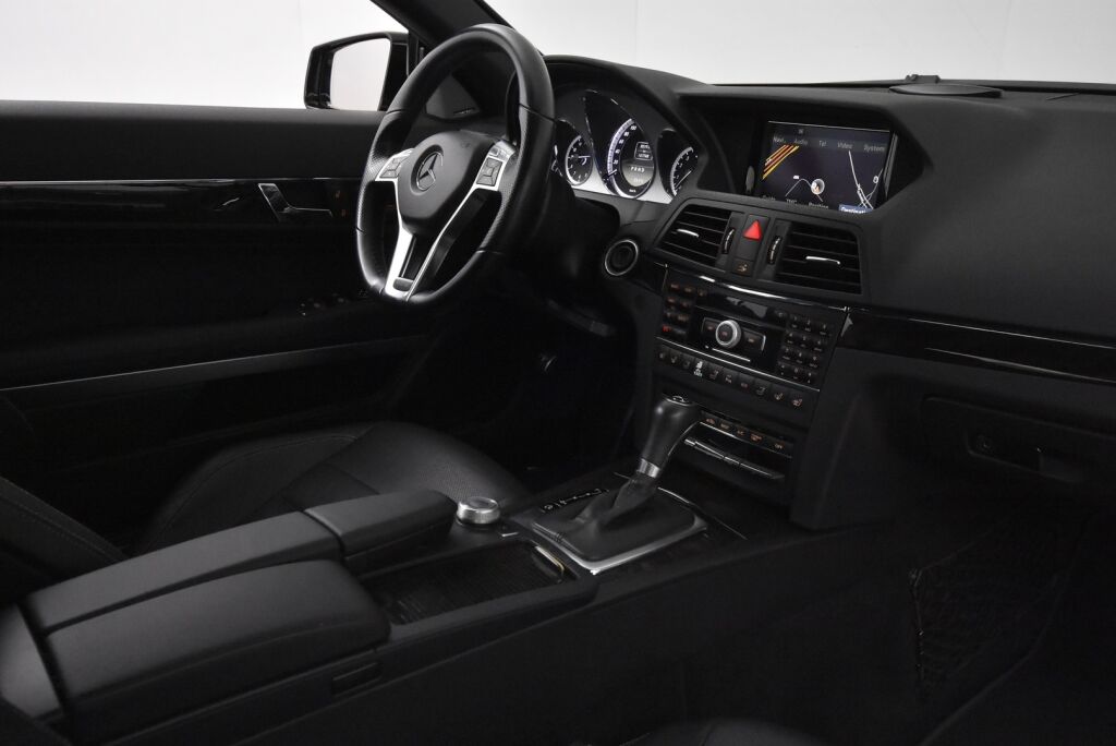 Mercedes-Benz E 2011 350 BE Cabriolet A AMG Styling / Airscarf / Ortopedi istuimet / Harman Kardon / Ilmastoidut etuistuimet