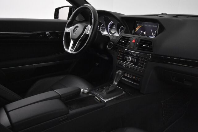 Mercedes-Benz E 2011 350 BE Cabriolet A AMG Styling / Airscarf / Ortopedi istuimet / Harman Kardon / Ilmastoidut etuistuimet