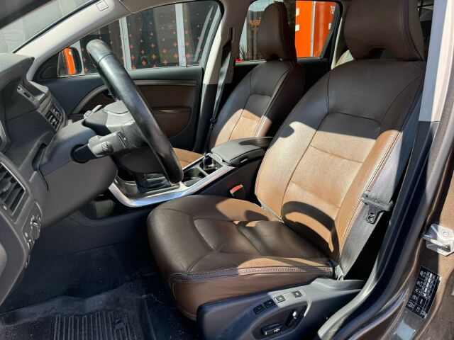 Volvo XC70 2016 D4 AWD Business Classic aut / Suomiauto / 1-omistaja / Nahkaverhoilu / Navigointi / Webasto