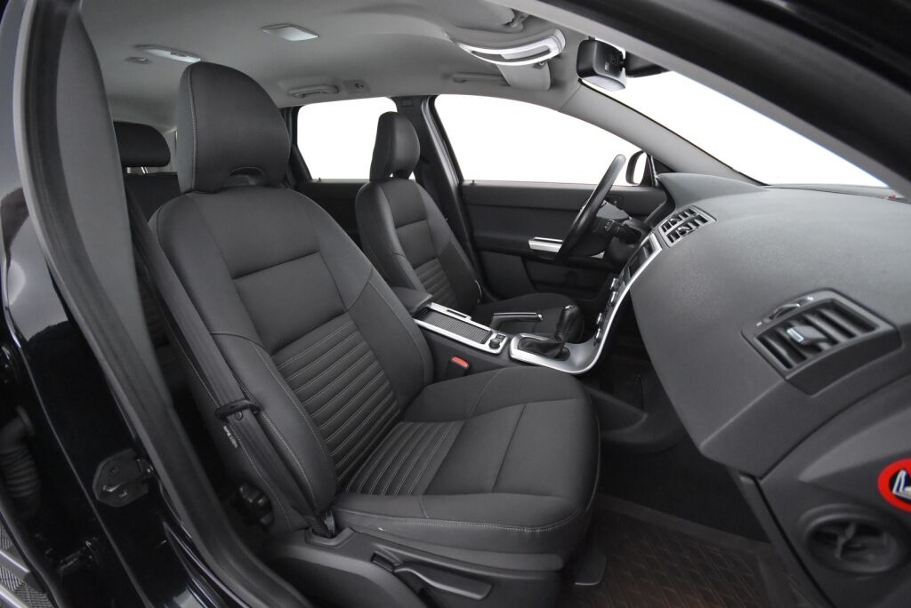 Volvo V50 2011 1,6D DRIVe start/stop Momentum man / Polttoainetoiminen lisälämmitin / Vetokoukku / Vakionopeudensäädin