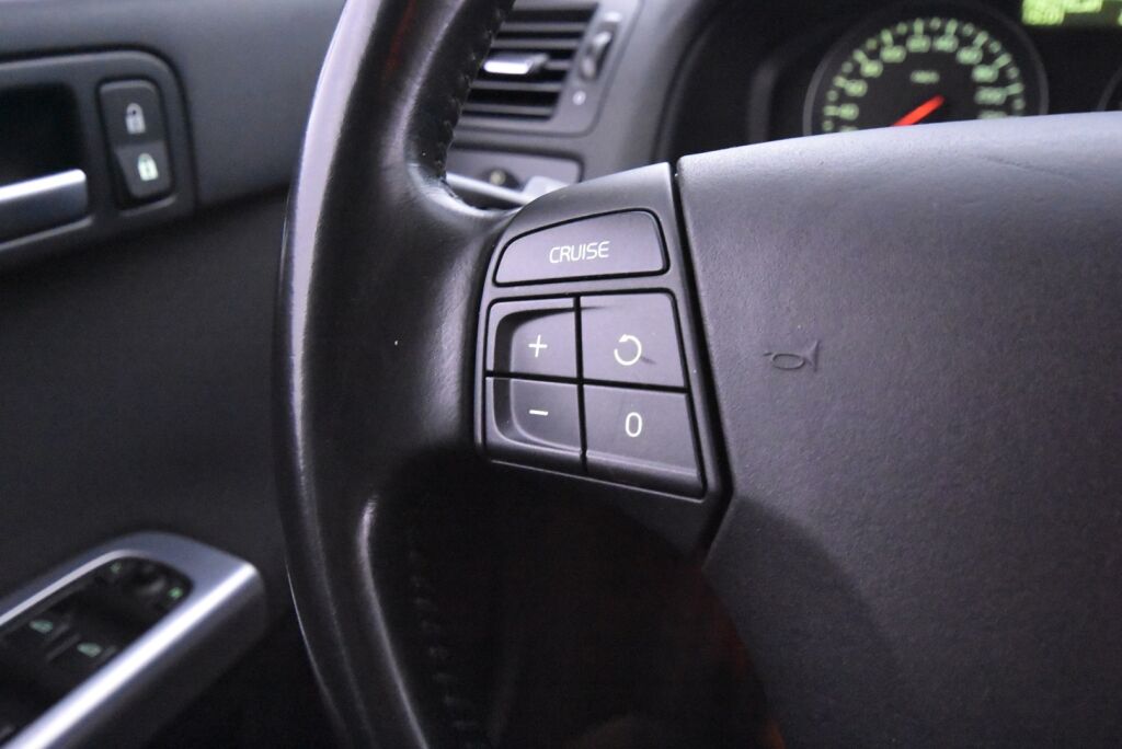 Volvo V50 2011 1,6D DRIVe start/stop Momentum man / Polttoainetoiminen lisälämmitin / Vetokoukku / Vakionopeudensäädin
