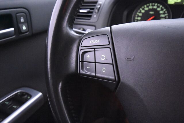 Volvo V50 2011 1,6D DRIVe start/stop Momentum man / Polttoainetoiminen lisälämmitin / Vetokoukku / Vakionopeudensäädin