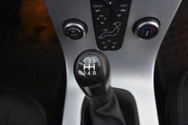 Volvo V50 2011 1,6D DRIVe start/stop Momentum man / Polttoainetoiminen lisälämmitin / Vetokoukku / Vakionopeudensäädin