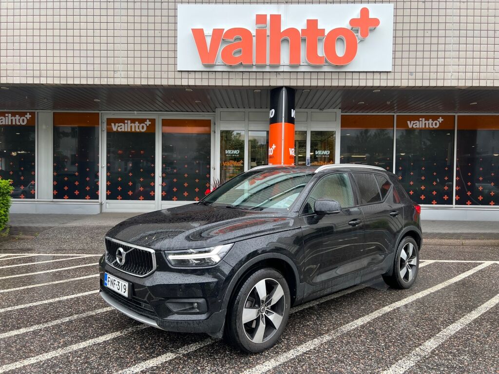 Volvo XC40 2018 D4 AWD Momentum Launch Edition aut / Panorama / H&K / Nahkasisusta / Webasto / 360 / LED / Merkkihuollot / Suomiauto