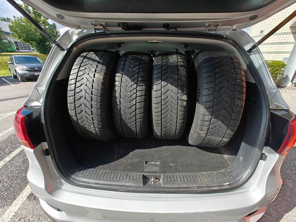 Kia Sorento 2018 2,2 CRDi AWD EX A/T 5P / Vetokoukku / Led-ajovalot / Navigointijärjestelmä