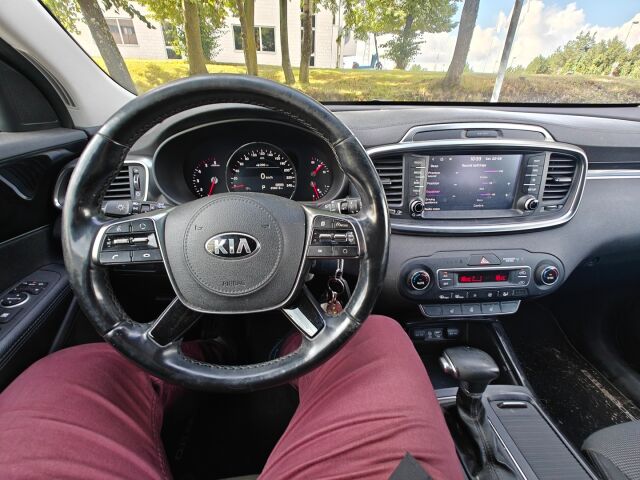 Kia Sorento 2018 2,2 CRDi AWD EX A/T 5P / Vetokoukku / Led-ajovalot / Navigointijärjestelmä