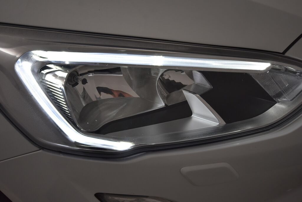 Ford Focus 2019 1,0 EcoBoost 125 hv M6 Trend 5-ovinen / Keyless Go / Navi / Vakkari