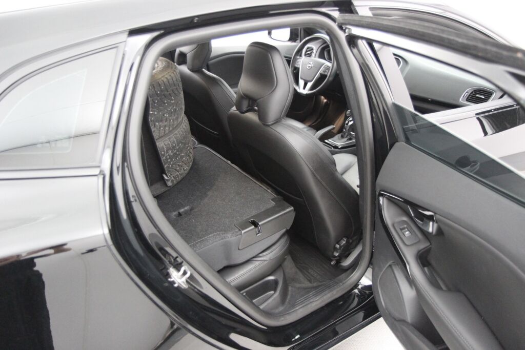 Volvo V40 2019 T2 Business Dynamic Edition aut / Aut.ilmastointi / VOC / Nahat / Vakkari /